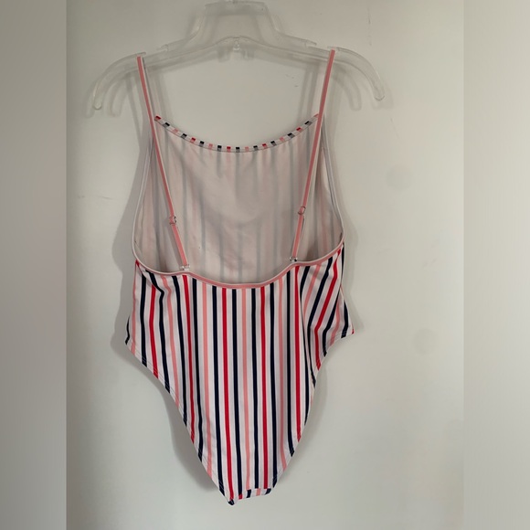 Forever 21 striped one piece (Size: M or 6) - Picture 4 of 8